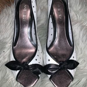 Black and white Nine West heels!